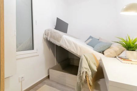 Carrer de Padilla, Barcelona, Catalonia 08025 - Photo 3