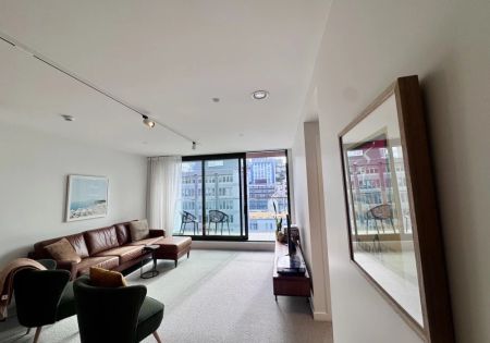 West facing one bedroom apartment with a large study/bedroom - Photo 4