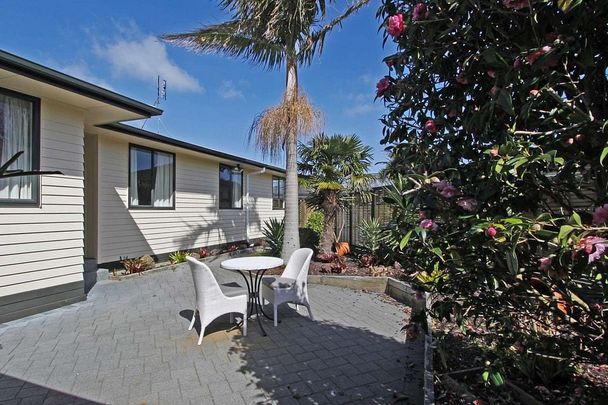 4 bedroom with single carport opposite Elm Park Sc - Photo 1