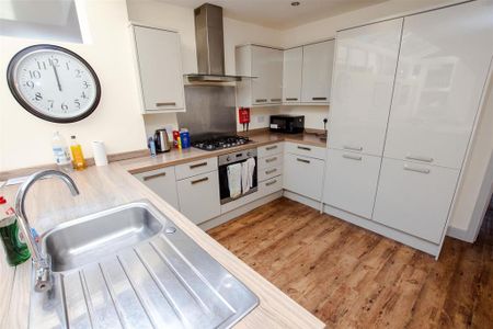 6 bedroom house to rent - Photo 2