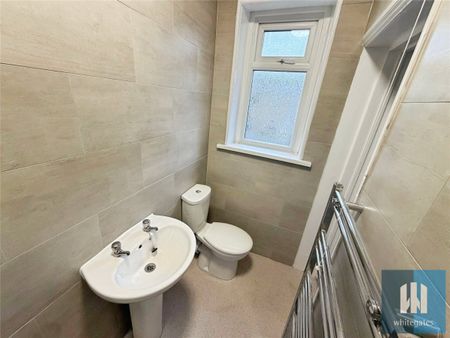 Leeds Road, Huddersfield, HD1 - Photo 3