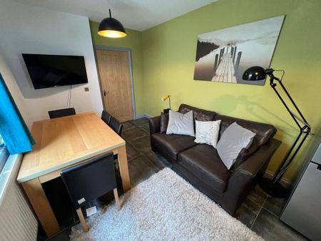 5 bedroom terraced house to rent - Photo 2