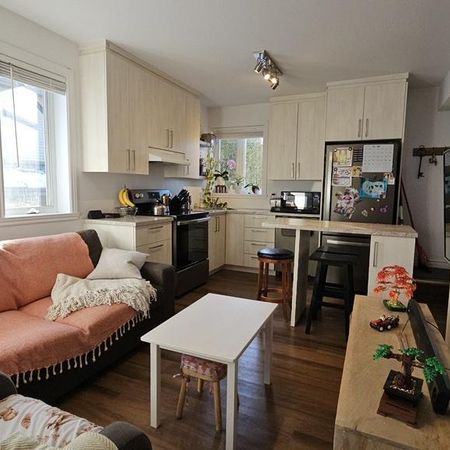 41/2 TRÈS GRAND PATIO ENSOLEILLÉ - Photo 3