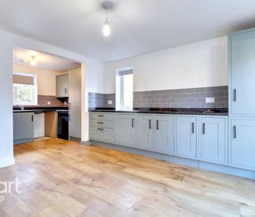 4 bedroom semi-detached house to rent - Photo 4