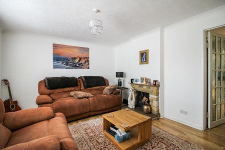 3 bedroom semi-detached house to rent - Photo 3