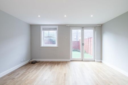 2 bedroom ground floor flat to rent - Photo 3