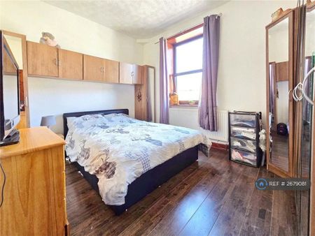 3 bedroom end of terrace house to rent - Photo 5
