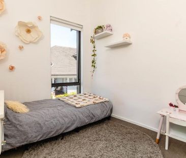 Warm and Inviting St Vincents Ave Beauty - Photo 5