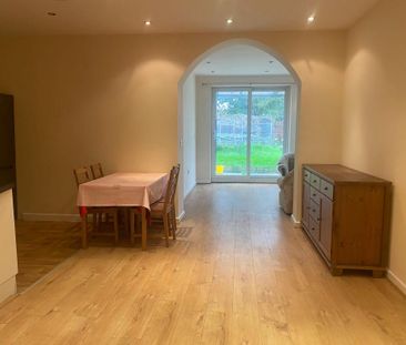 3 bedroom flat to rent - Photo 2