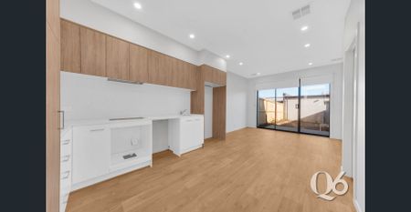 Modern Elegance in Aintree: Your Dream Home Awaits! - Photo 4