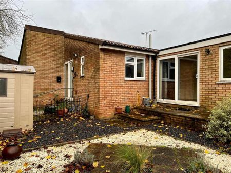 3 bedroom bungalow to rent - Photo 3