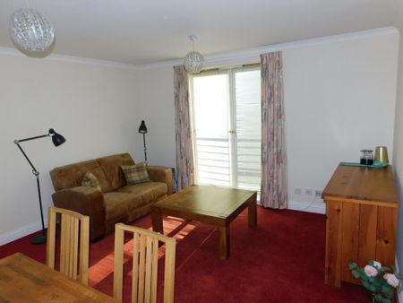 2 bedroom flat to rent - Photo 2