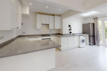 Regency Drive, West Byfleet - Photo 2