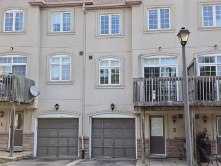 For Lease - 10 Post Oak Drive Unit# 2, Richmond Hill, Ontario - Photo 2