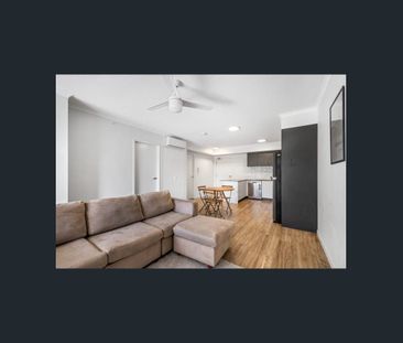 Modern Apartment with Spacious Balcony in Central Nambour - partly furnished - Photo 1