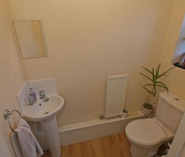 3 bedroom terraced house to rent - Photo 3