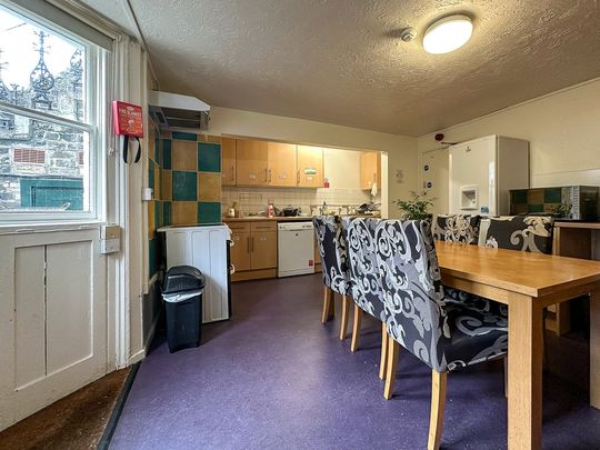 Room 2, Bateman Street, Cambridge - Photo 1