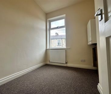 2 bed terraced house to rent in Parkinson Street, Burnley, BB11 - Photo 1