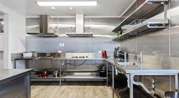 Room for rent in popular boarding house! - Photo 1