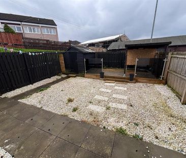 3 bedroom end of terrace house to rent - Photo 2