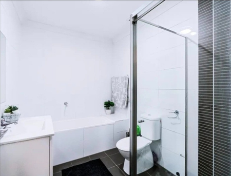 Renovated 2-Bedroom Apartment - Photo 5