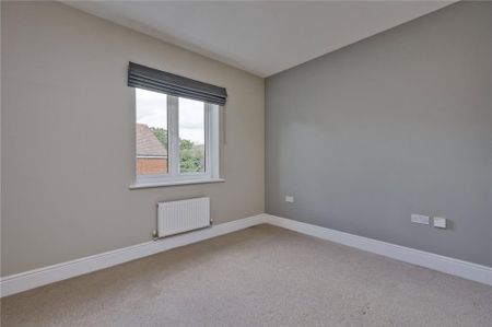 4 bedroom semi-detached house to rent - Photo 4