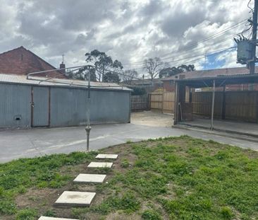 GREAT LOCATION! - Photo 2