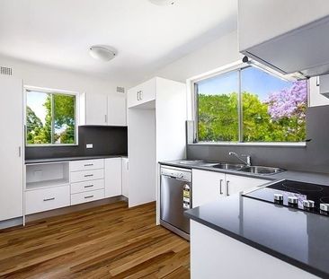 Beautifully Renovated Two Bedroom Unit - Photo 5