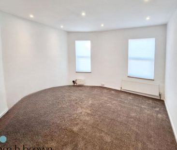 London Road - Photo 1