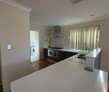 Spacious 4x2 family home with pool in private Canning Vale estate. - Photo 6