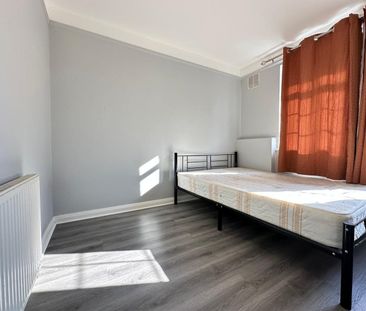 The Fairway, London, NW7 - Photo 1