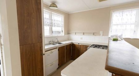 CLSOE TO PEKAPEKARAU PRIMARY SCHOOL - Photo 5