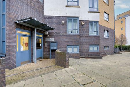 1 bedroom flat to rent - Photo 2