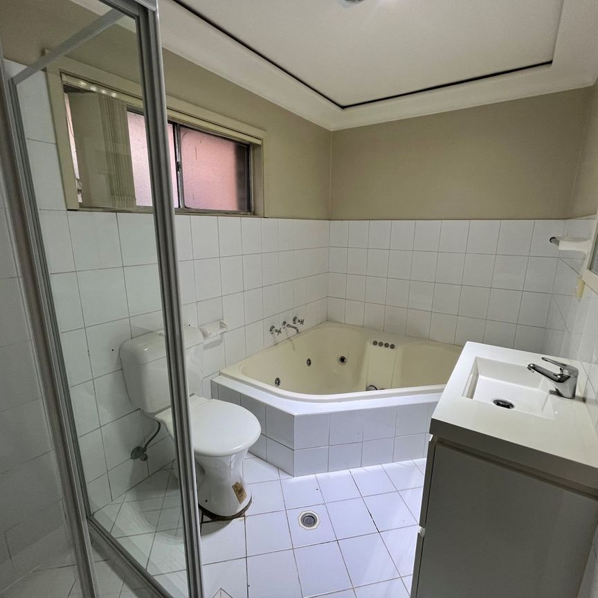 Large three bedroom home in the heart of Ingleburn - Photo 1