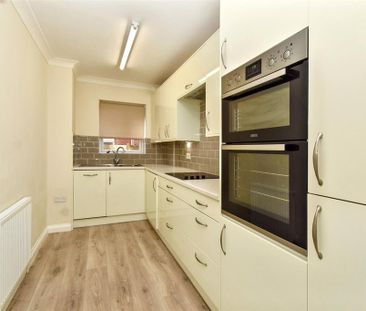 3 bedroom flat to rent - Photo 5