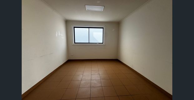 1 WEEK FREE RENT!! Bright, Spacious & Central – 3-Bedroom Gem - Photo 1