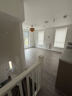 2 Bed End Terrace, Copper Beech Court, LS16 - Photo 1