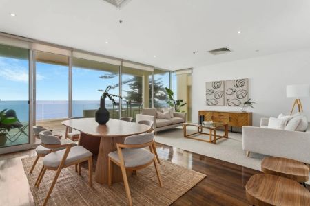 Executive Style 3 Bedroom Apartment Directly on the Beachfront - Photo 2