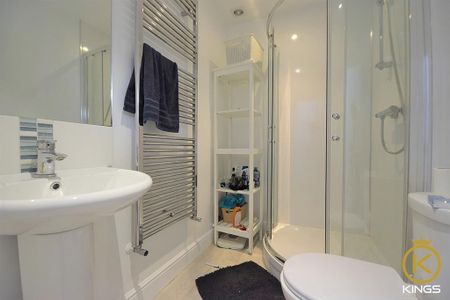 5 bedroom end of terrace house to rent - Photo 4