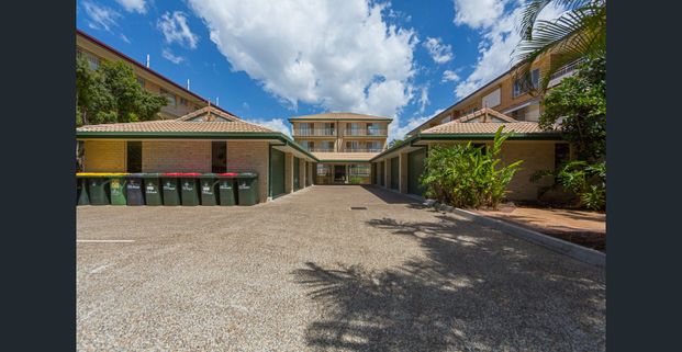 Convenient apartment in the heart of New Farm! - Photo 1