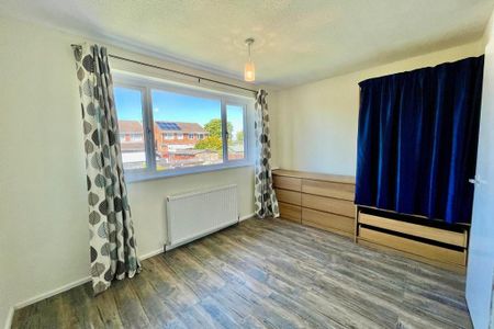 2 bedroom end of terrace house to rent - Photo 2