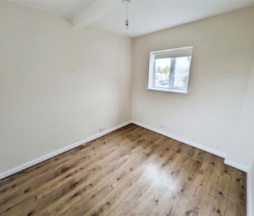 3 bedroom end of terrace house to rent - Photo 2