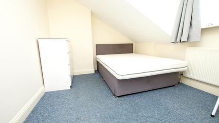 4 bedroom apartment to rent - Photo 2