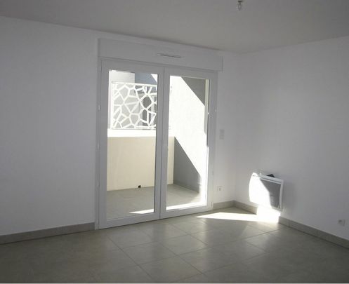 NIMES / ROUTE D'AVIGNON - T2 RECENT avec PARKING et TERRASSE - Photo 1