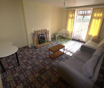 4 bedroom semi-detached house to rent - Photo 1