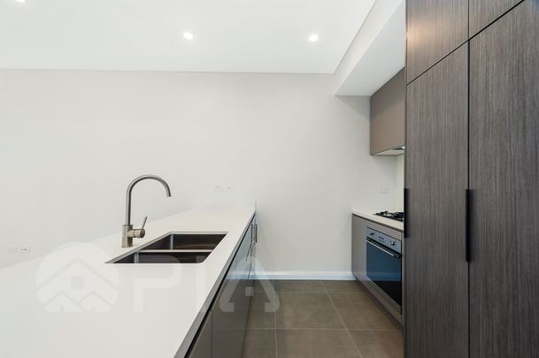 Modern 1-Bedroom Apartment with Exceptional Amenities - Photo 1