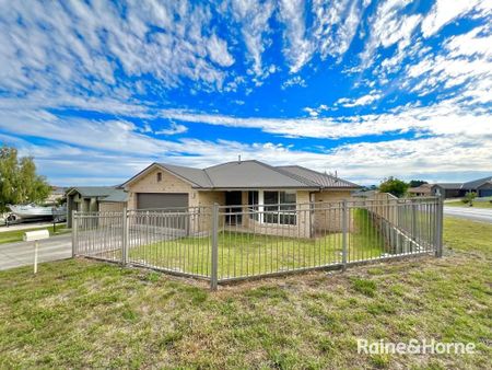 2 Billabong Close, Kelso, NSW 2795 - Photo 3