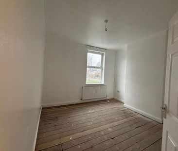 2 bedroom maisonette to rent - Photo 2