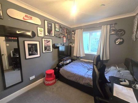 Herbs End, Farnborough, GU14 - Photo 5