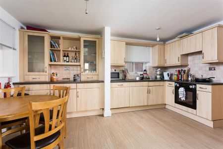 2 bedroom flat to rent - Photo 3